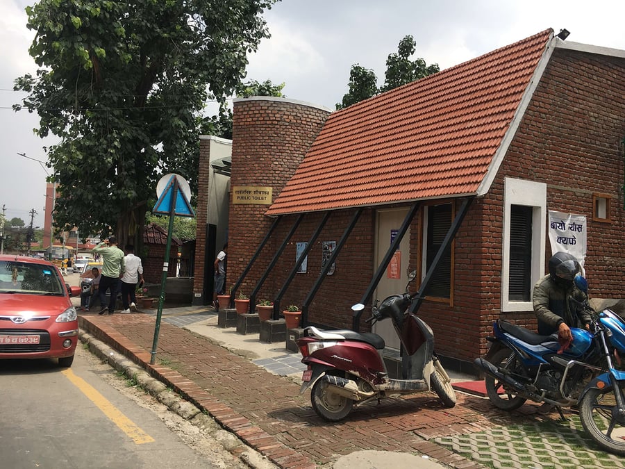 Toilet Café