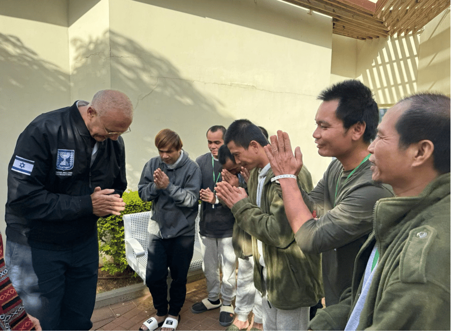 Fourteen Thais and one Filipino greeted Yossi Shelley of the Israeli Prime Minister’s office on 26 November after they were released from Hamas captivity. Seven more Thais were released in two batches this week. Photo: THAI PMO