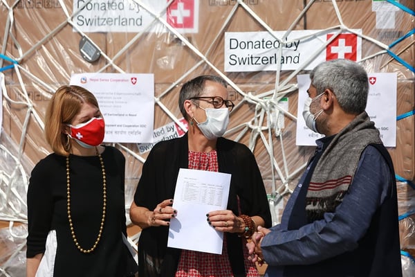 Aid pours into Nepal, but where be vaccines?