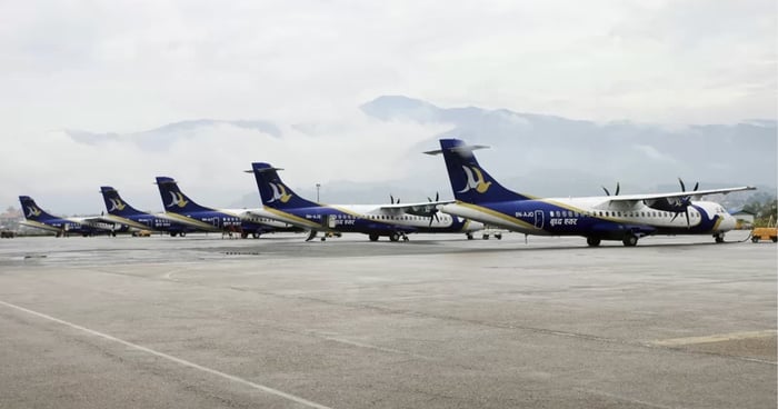 Domestic aviation flies into headwind