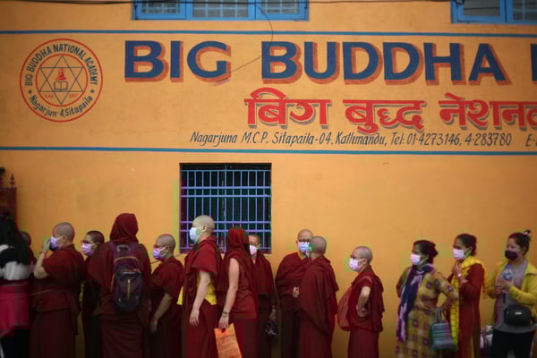 Vaccines or no vaccines, mask and distance